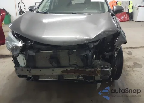 2018 Toyota Rav4 Xle z USA, uszkodzony, nr VIN 2T3RFREV0JW752809